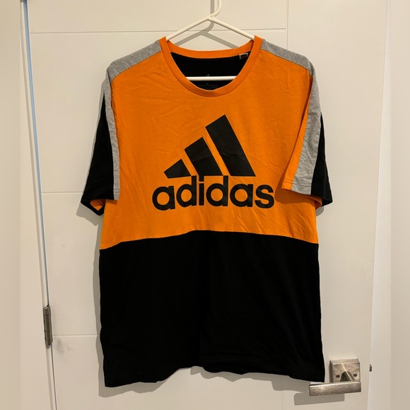 adidas Essentials Colorblock Single Jersey Tee - Large - Picture 1 of 6